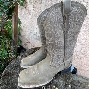 Ariat Square toes